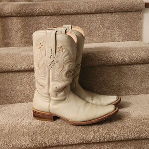 Dos De Oro Women's White Leather Western Boots w/ Gold Stitch Detailing Size 6
